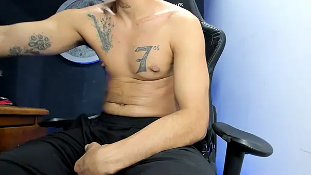 Snapshot of Bryan_Bronx chatting on 02-16-25, 03:15 Bryan Bronx online show from 02-16-25, 03:15