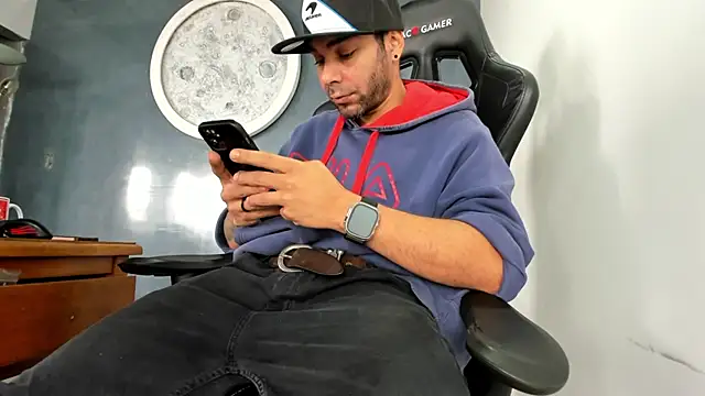 Snapshot of Bryan_Bronx chatting on 03-14-25, 02:30 Bryan Bronx online show from 03-14-25, 02:30