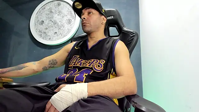 Snapshot of Bryan_Bronx chatting on 03-17-25, 11:11 Bryan Bronx online show from 03-17-25, 11:11