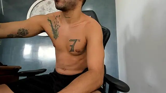 Snapshot of Bryan_Bronx chatting on 03-22-25, 03:09 Bryan Bronx online show from 03-22-25, 03:09