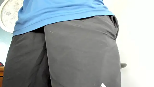 Snapshot of Bryan_Bronx chatting on 09-15-25, 01:44 Bryan Bronx online show from 09-15-25, 01:44