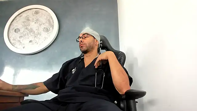 Snapshot of Bryan_Bronx chatting on 10-07-25, 02:47 Bryan Bronx online show from 10-07-25, 02:47