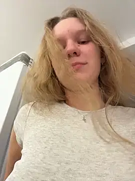 Snapshot of Ketitull chatting on 12-22-25, 07:00 Ketitull online show from 12-22-25, 07:00