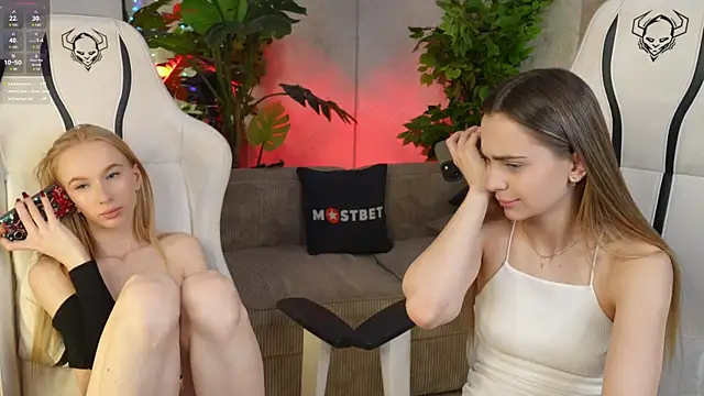 Snapshot of Lana_Pulse chatting on 12-30-24, 02:31 Lana Pulse online show from 12-30-24, 02:31