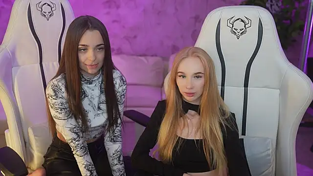 Snapshot of Lana_Pulse chatting on 02-09-25, 02:49 Lana Pulse online show from 02-09-25, 02:49