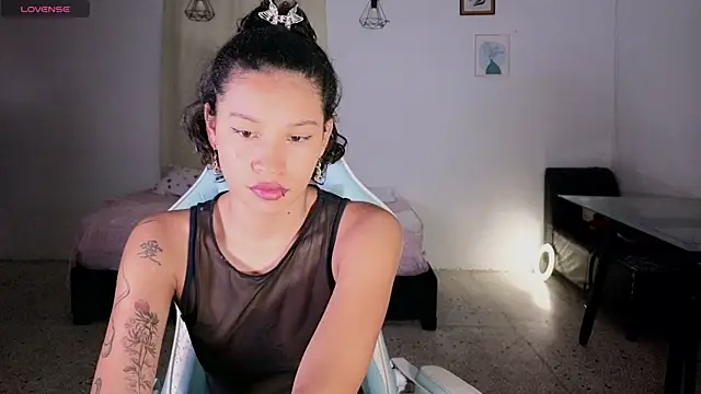 Snapshot of Peggy_Funn chatting on 10-02-25, 02:07 Peggy Funn online show from 10-02-25, 02:07