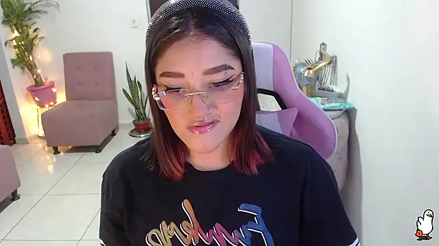 Snapshot of littleangel1_m chatting on 02-21-25, 07:32 littleangel1 m online show from 02-21-25, 07:32