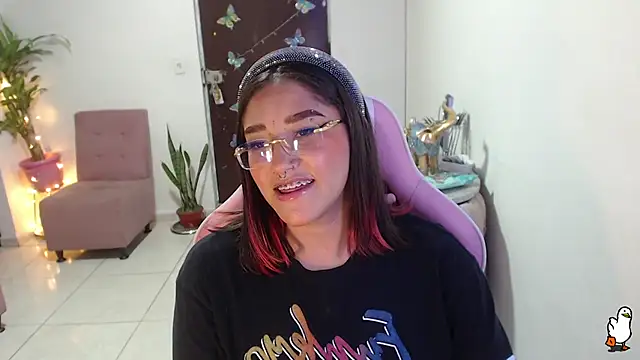 Snapshot of littleangel1_m chatting on 02-21-25, 10:37 littleangel1 m online show from 02-21-25, 10:37