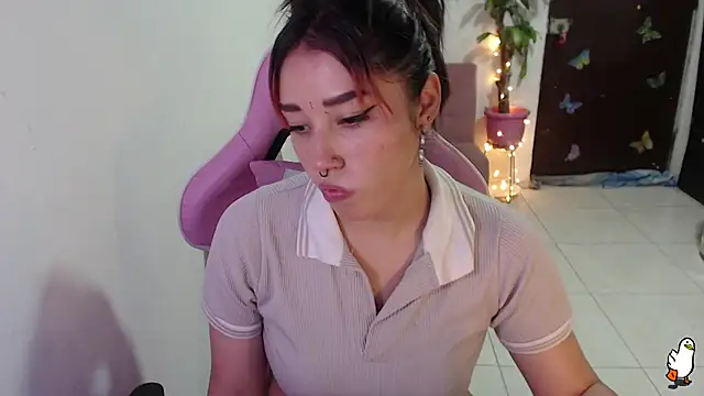 Snapshot of littleangel1_m chatting on 09-12-25, 09:37 littleangel1 m online show from 09-12-25, 09:37