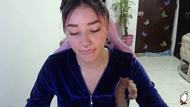 Snapshot of littleangel1_m chatting on 09-28-25, 10:42 littleangel1 m online show from 09-28-25, 10:42