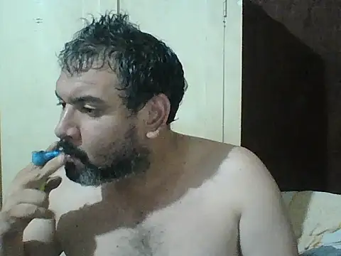 Snapshot of Rodrigo_happy chatting on 10-21-25, 01:06 Rodrigo happy online show from 10-21-25, 01:06