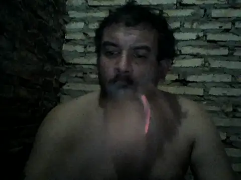 Snapshot of Rodrigo_happy chatting on 12-14-25, 03:01 Rodrigo happy online show from 12-14-25, 03:01