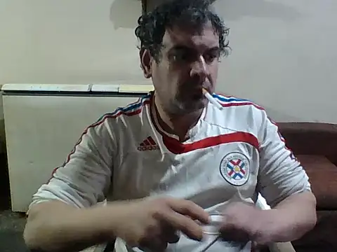 Snapshot of Rodrigo_happy chatting on 12-18-25, 02:06 Rodrigo happy online show from 12-18-25, 02:06