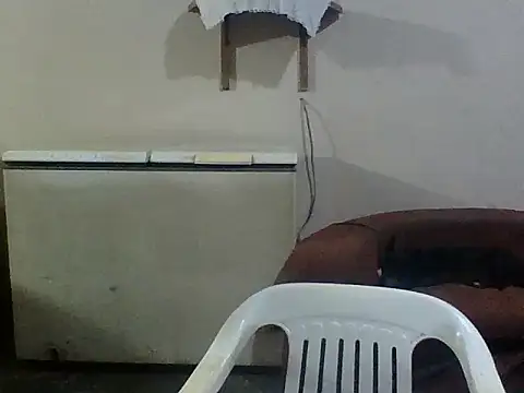 Snapshot of Rodrigo_happy chatting on 12-23-25, 03:48 Rodrigo happy online show from 12-23-25, 03:48