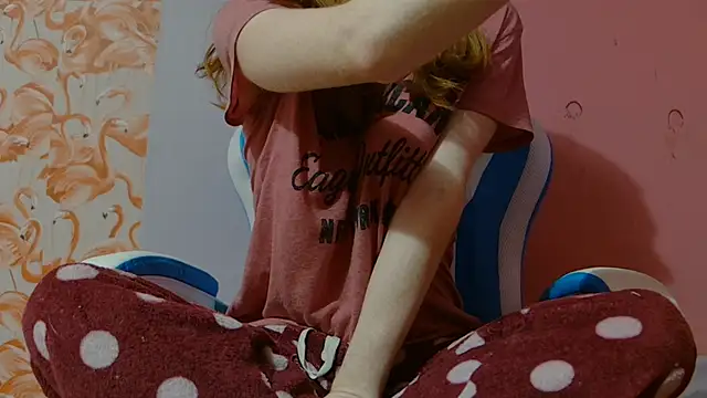 strawberrysmoothie online show from 12-31-24, 02:40