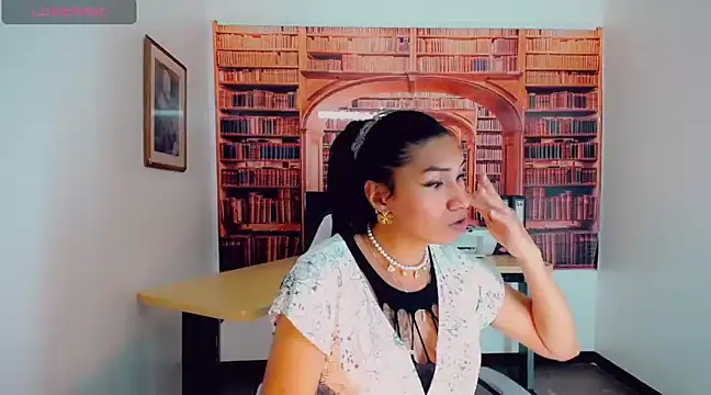 Snapshot of khiara_moretti chatting on 01-09-25, 11:13 khiara moretti online show from 01-09-25, 11:13