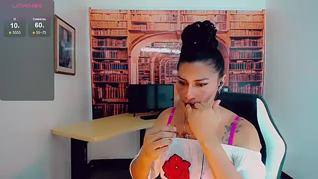 Snapshot of khiara_moretti chatting on 01-11-25, 01:37 khiara moretti online show from 01-11-25, 01:37