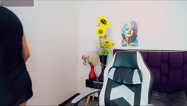 Snapshot of khiara_moretti chatting on 03-20-25, 11:27 khiara moretti online show from 03-20-25, 11:27