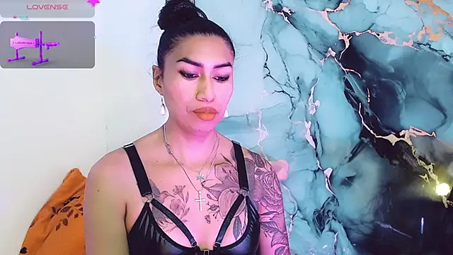 khiara moretti online show from 11-26-25, 11:22