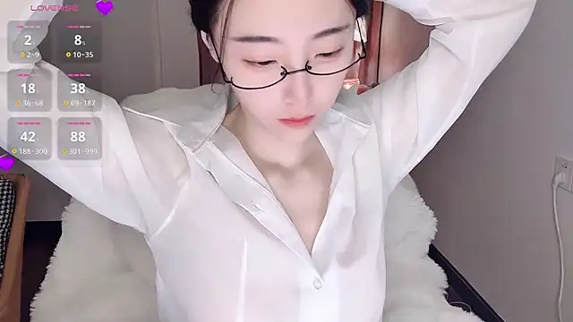 Snapshot of Duomiz chatting on 10-17-25, 11:46 Duomiz online show from 10-17-25, 11:46