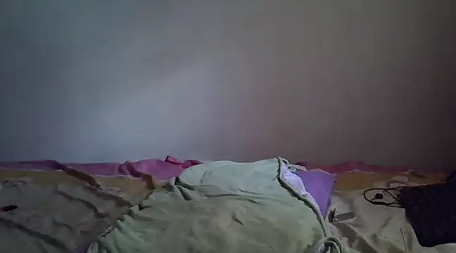 Snapshot of THUEBA17 chatting on 02-16-25, 08:32 THUEBA17 online show from 02-16-25, 08:32