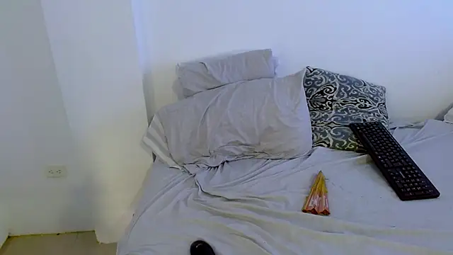 Snapshot of samanta_r_ chatting on 02-10-25, 07:28 samanta r online show from 02-10-25, 07:28