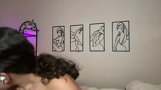 Megan Rodrigo online show from 11-20-25, 07:02