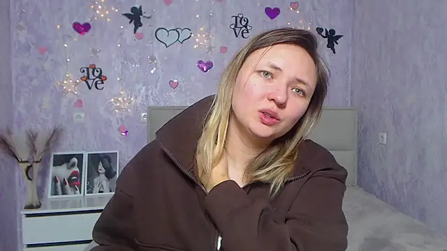 SallyVerda online show from 02-13-25, 04:43