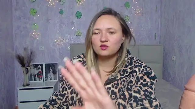 SallyVerda online show from 03-21-25, 04:39