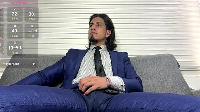 Snapshot of Tom_blunt96 chatting on 12-30-24, 02:19 Tom blunt96 online show from 12-30-24, 02:19