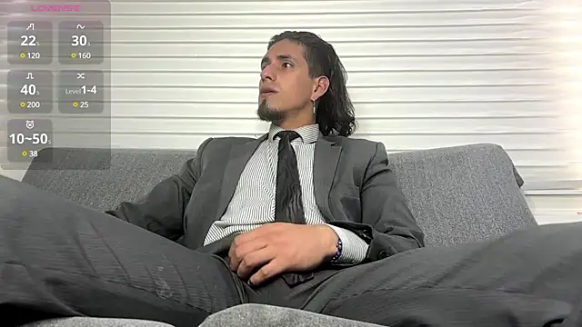 Snapshot of Tom_blunt96 chatting on 12-31-24, 02:25 Tom blunt96 online show from 12-31-24, 02:25