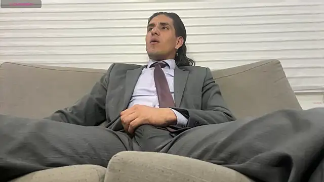 Snapshot of Tom_blunt96 chatting on 02-05-25, 10:44 Tom blunt96 online show from 02-05-25, 10:44