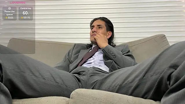 Snapshot of Tom_blunt96 chatting on 02-06-25, 12:16 Tom blunt96 online show from 02-06-25, 12:16