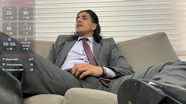 Snapshot of Tom_blunt96 chatting on 02-06-25, 03:20 Tom blunt96 online show from 02-06-25, 03:20