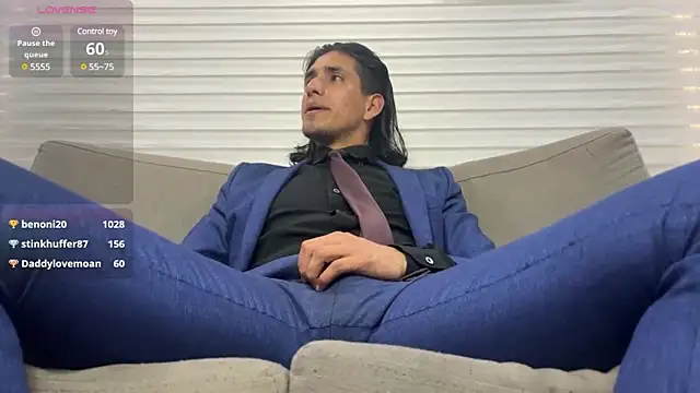 Snapshot of Tom_blunt96 chatting on 02-11-25, 02:46 Tom blunt96 online show from 02-11-25, 02:46