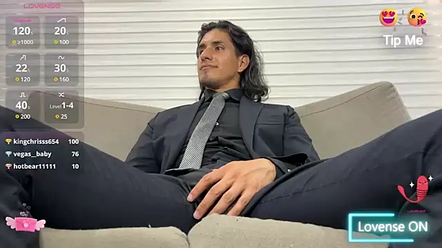 Snapshot of Tom_blunt96 chatting on 02-14-25, 08:37 Tom blunt96 online show from 02-14-25, 08:37