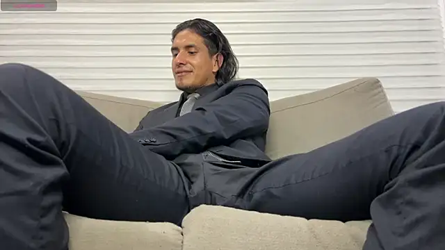 Snapshot of Tom_blunt96 chatting on 02-15-25, 07:16 Tom blunt96 online show from 02-15-25, 07:16