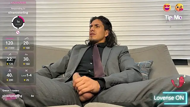 Snapshot of Tom_blunt96 chatting on 02-18-25, 02:27 Tom blunt96 online show from 02-18-25, 02:27