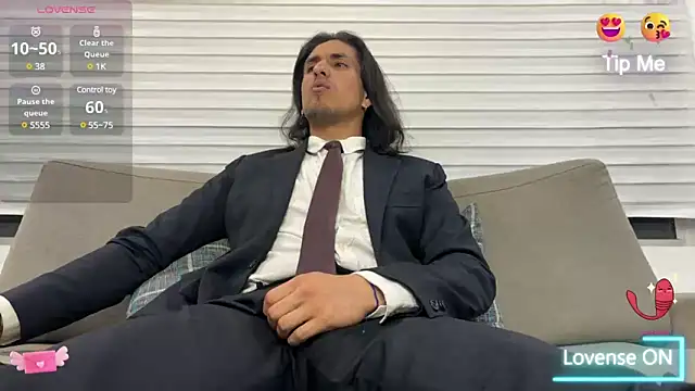 Snapshot of Tom_blunt96 chatting on 02-19-25, 06:00 Tom blunt96 online show from 02-19-25, 06:00