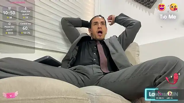 Snapshot of Tom_blunt96 chatting on 02-20-25, 06:02 Tom blunt96 online show from 02-20-25, 06:02