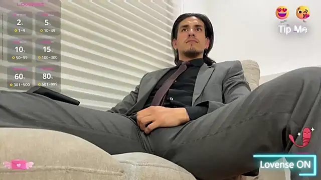 Snapshot of Tom_blunt96 chatting on 02-25-25, 04:24 Tom blunt96 online show from 02-25-25, 04:24