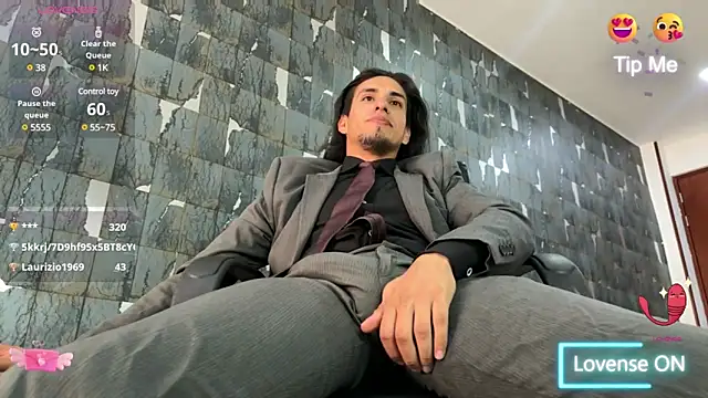 Snapshot of Tom_blunt96 chatting on 03-03-25, 12:05 Tom blunt96 online show from 03-03-25, 12:05