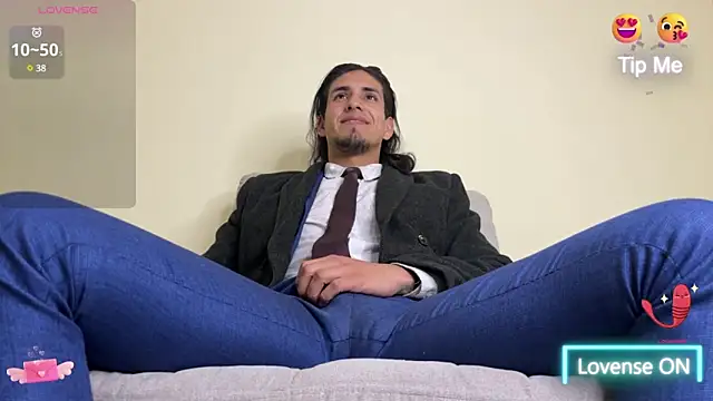 Snapshot of Tom_blunt96 chatting on 03-08-25, 11:58 Tom blunt96 online show from 03-08-25, 11:58