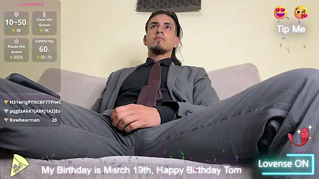 Snapshot of Tom_blunt96 chatting on 03-19-25, 10:00 Tom blunt96 online show from 03-19-25, 10:00