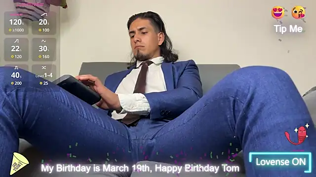 Snapshot of Tom_blunt96 chatting on 03-22-25, 06:36 Tom blunt96 online show from 03-22-25, 06:36