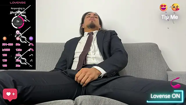 Snapshot of Tom_blunt96 chatting on 09-15-25, 08:31 Tom blunt96 online show from 09-15-25, 08:31