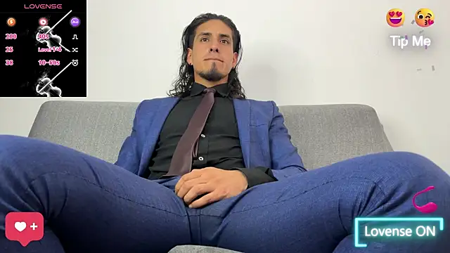 Snapshot of Tom_blunt96 chatting on 09-18-25, 04:20 Tom blunt96 online show from 09-18-25, 04:20