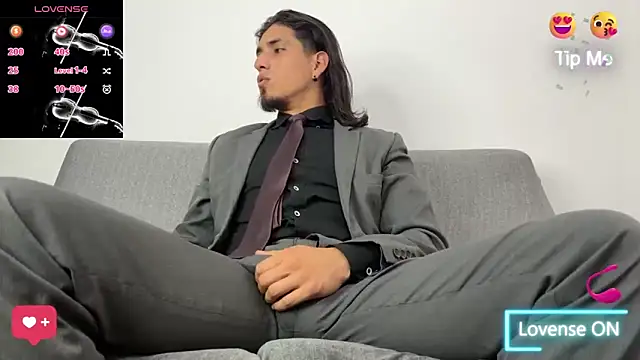 Snapshot of Tom_blunt96 chatting on 09-20-25, 04:08 Tom blunt96 online show from 09-20-25, 04:08