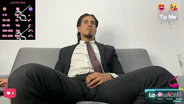 Snapshot of Tom_blunt96 chatting on 10-15-25, 06:13 Tom blunt96 online show from 10-15-25, 06:13