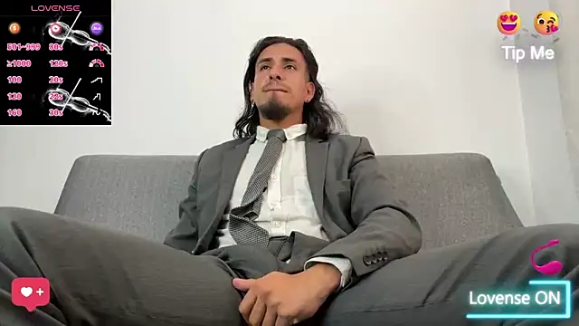 Snapshot of Tom_blunt96 chatting on 10-20-25, 02:50 Tom blunt96 online show from 10-20-25, 02:50